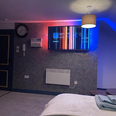 Lovely Studio Apartment Located In Birmingham Luaran gambar